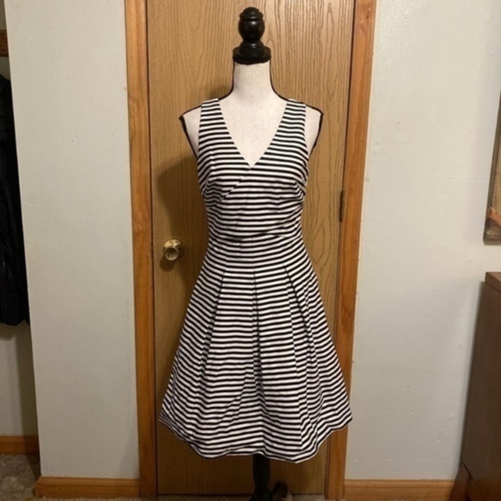 Wells Grace Small Black & White w/Stripes Sleeveless Knee-Length A-Line Dress